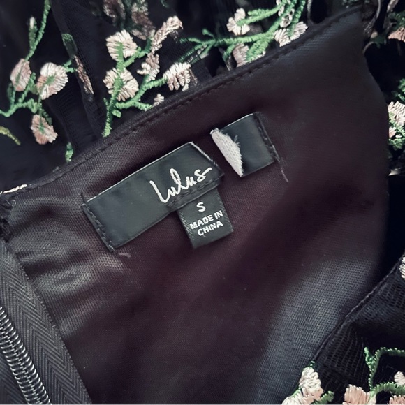 NWOT Lulus Radiant Love Black Floral Embroidered Short Sleeve Skater Dress Small - Picture 3 of 7